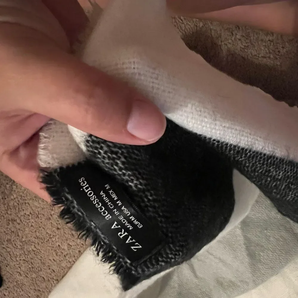 Zara OS wide scarf‎